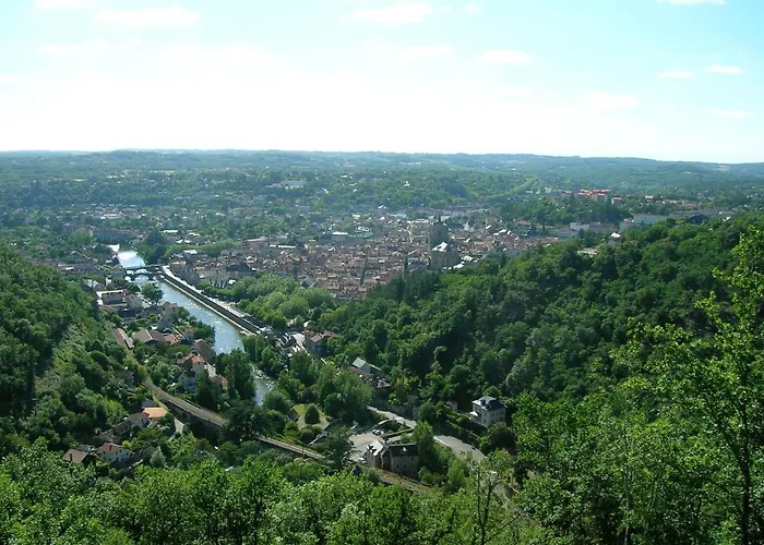 L'acacia Du Rouergue * La Rouquette
