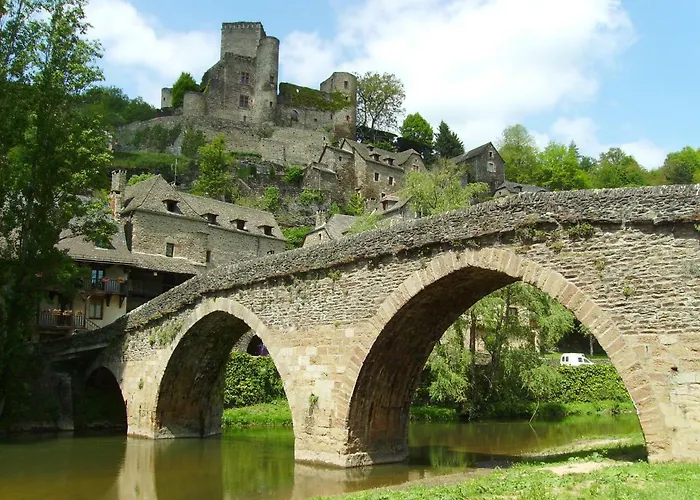 L'acacia Du Rouergue * La Rouquette